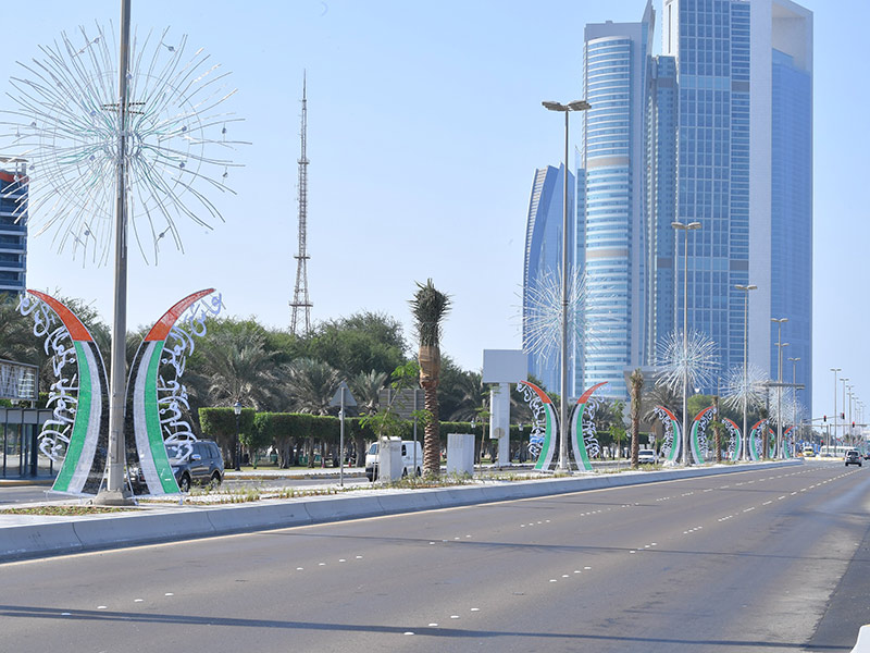 أبوظبي تتزين بـ32 ألف علم لاستقبال اليوم الوطني الإماراتي الـ48